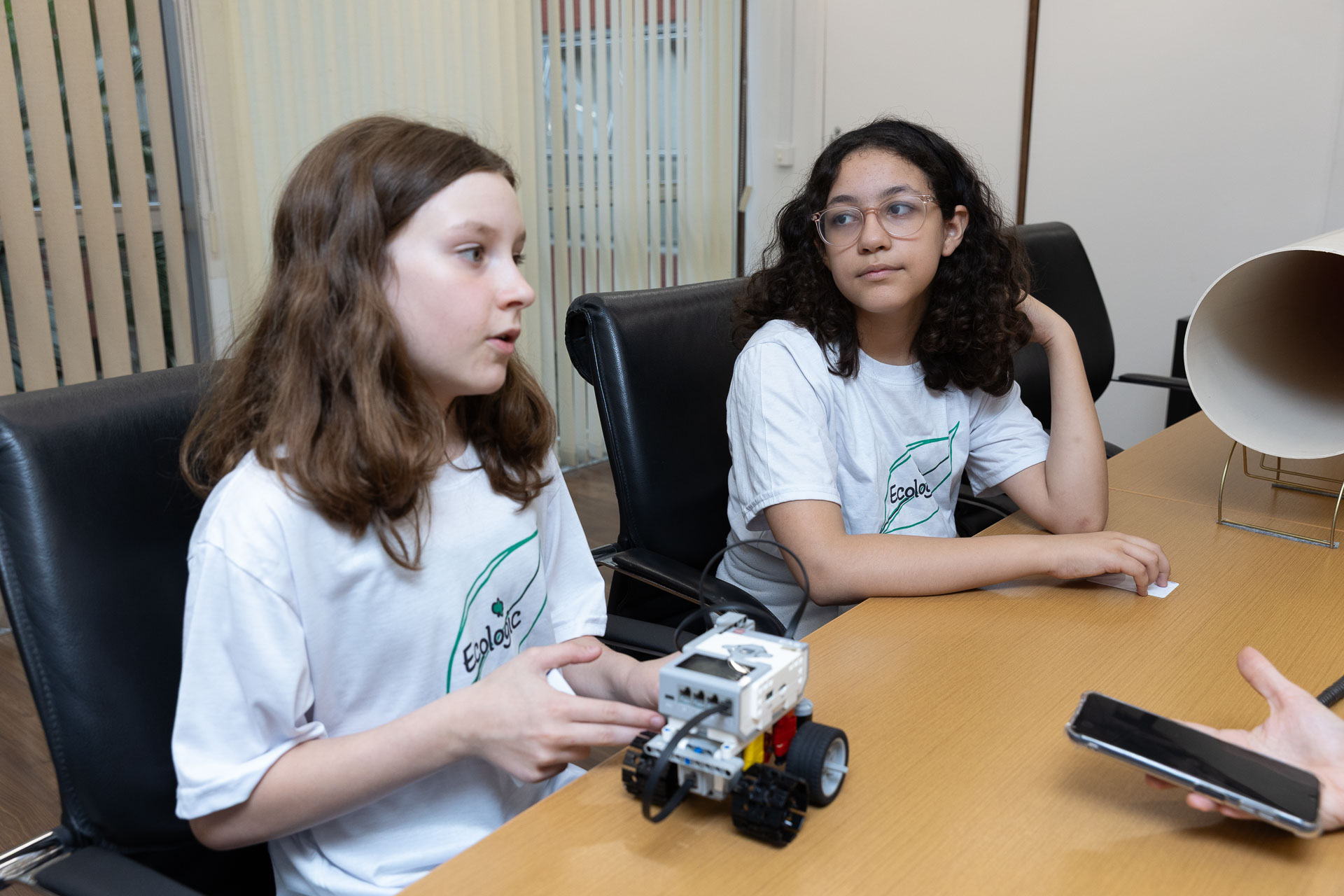 Estudantes fazem robô que caça-vazamentos