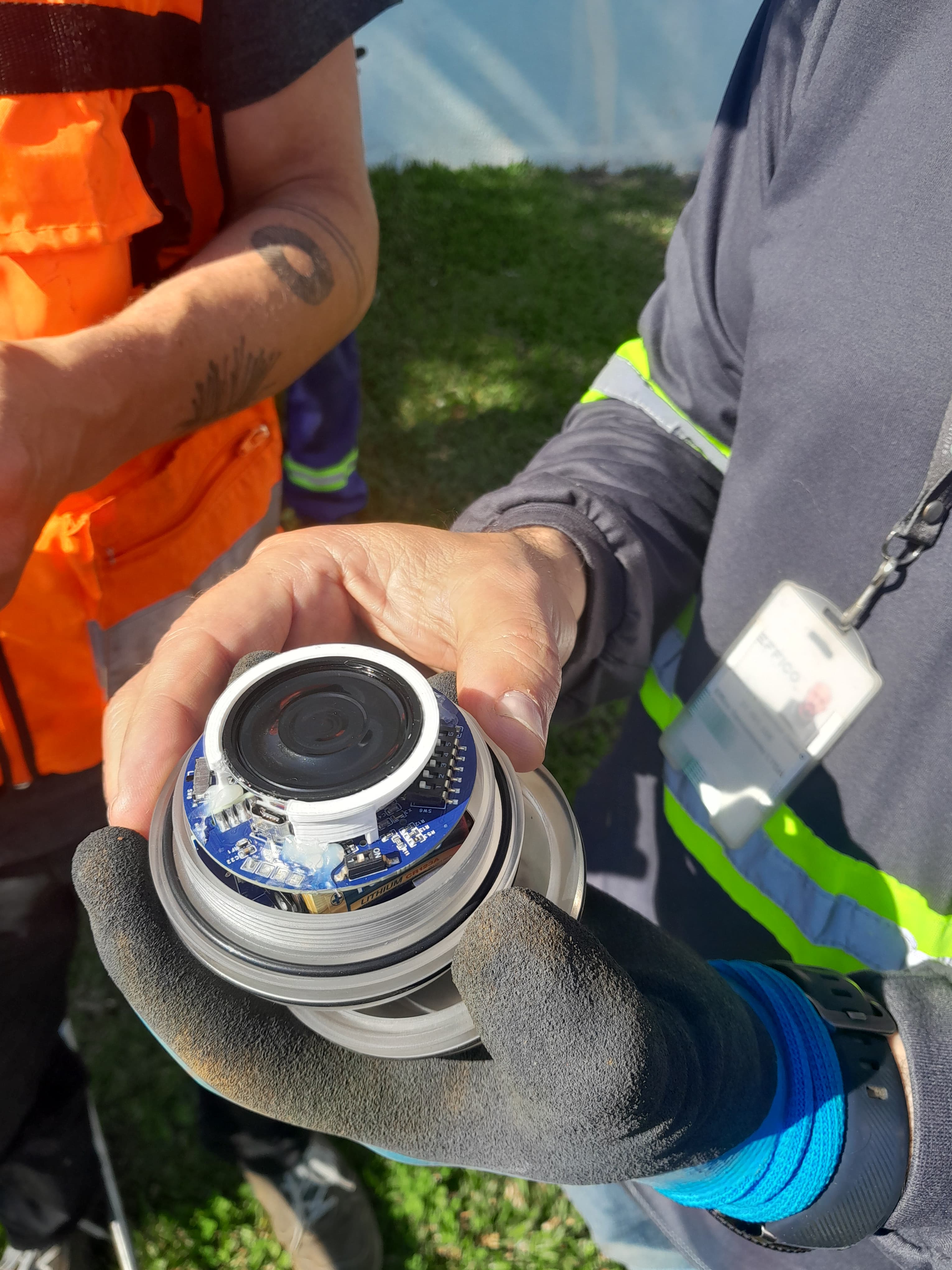 Dispositivo de inspeção em rede de água para pesquisa de vazamento