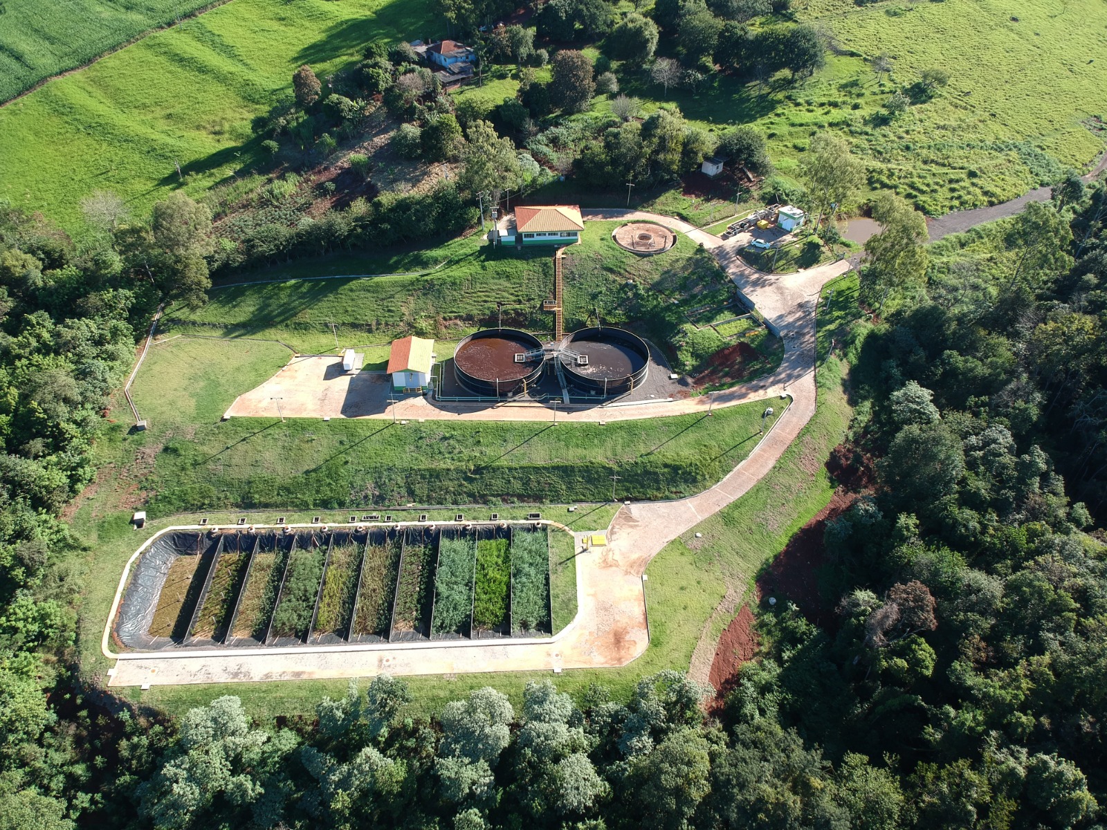Implantação e ampliação dos sistemas de coleta e tratamento de esgoto fazem parte das ações nos municípios atendidos pela Sanepar e contemplados no programa Rota do Progresso (ETE Vera Cruz do Oeste / Sanepar)