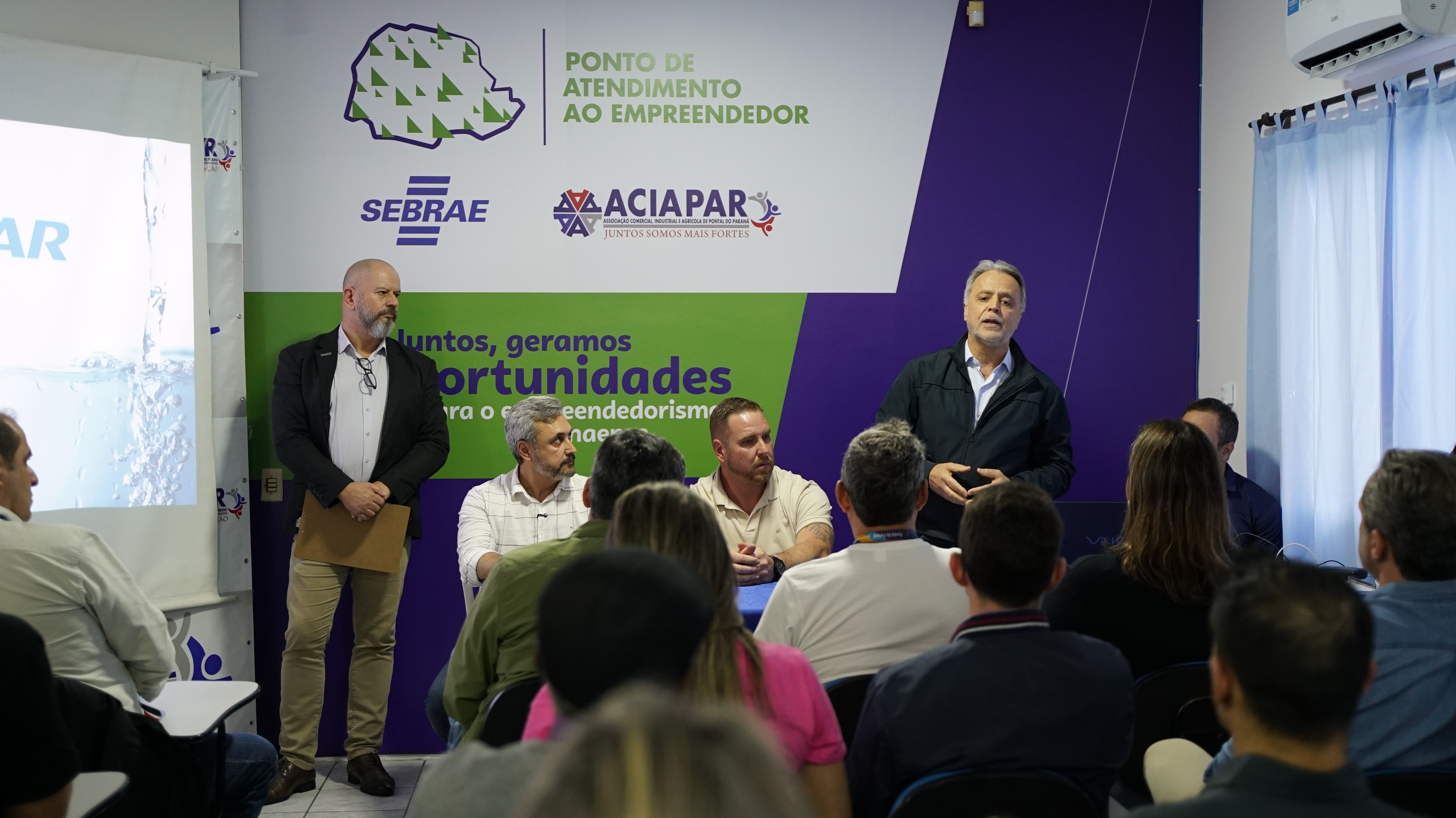 Reunião entre Sanepar, empresários, autoridades e moradores em Pontal do Paraná 