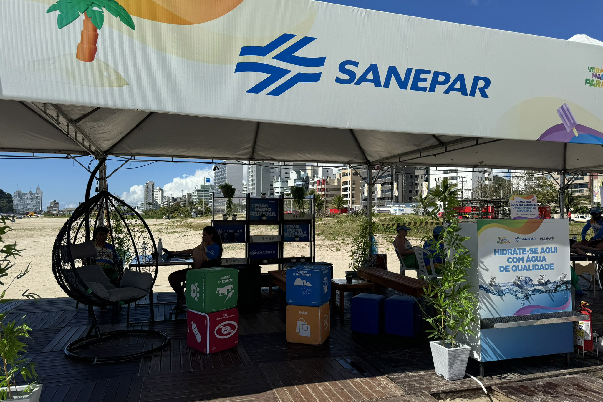 Estande do projeto Estação Sanepar de educação ambiental no Litoral