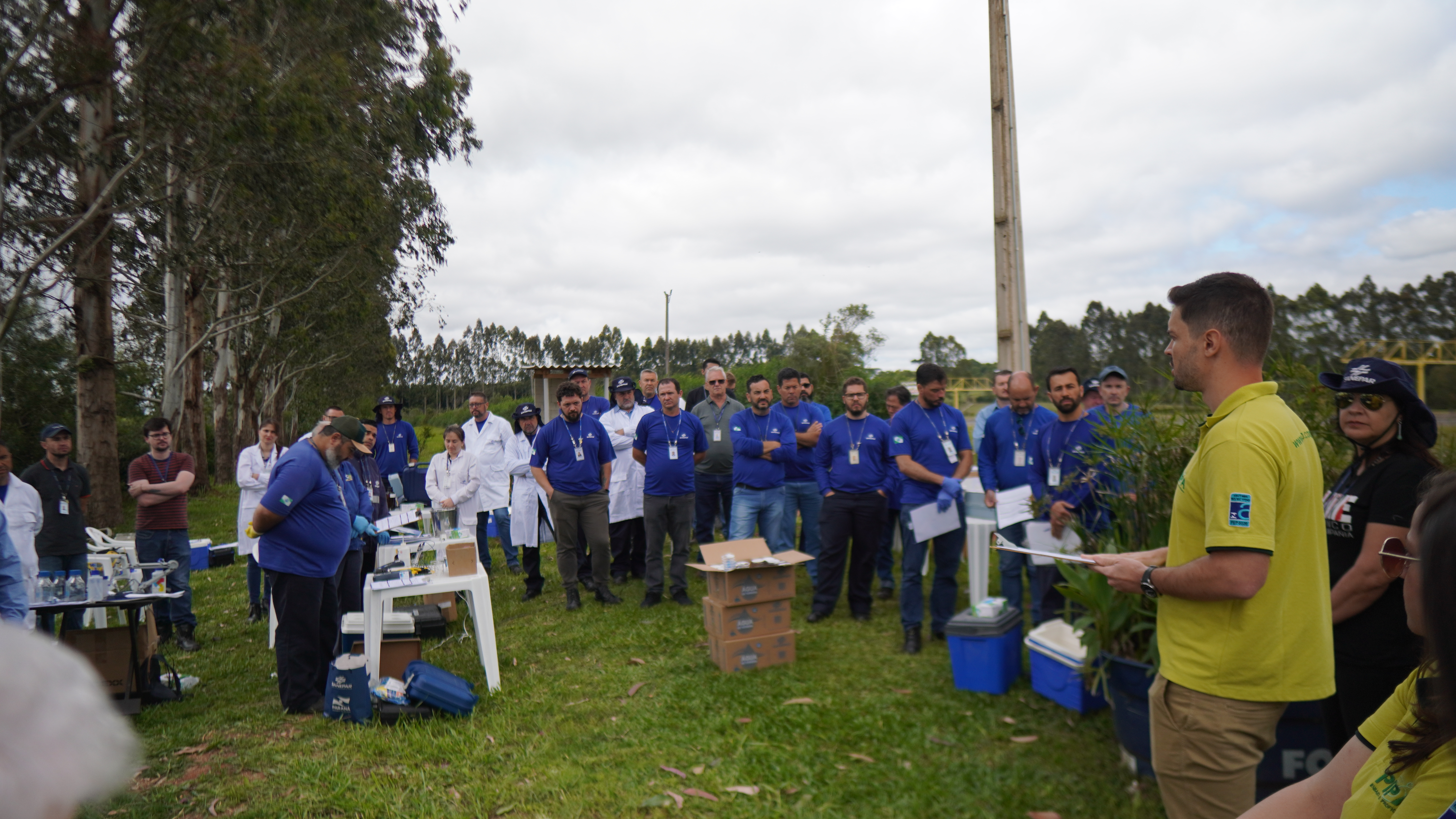 Técnicos recebem orientações para realizar a avaliação