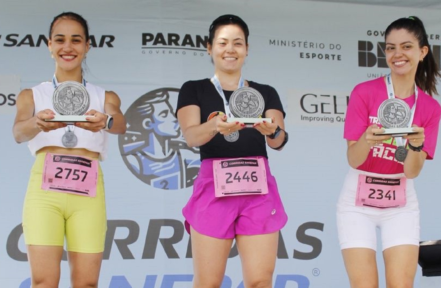 atletas profissionais e amadores participaram de corridas da Sanepar pelo Paraná