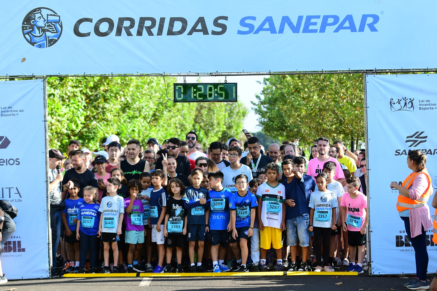 atletas profissionais e amadores participaram de corridas da Sanepar pelo Paraná