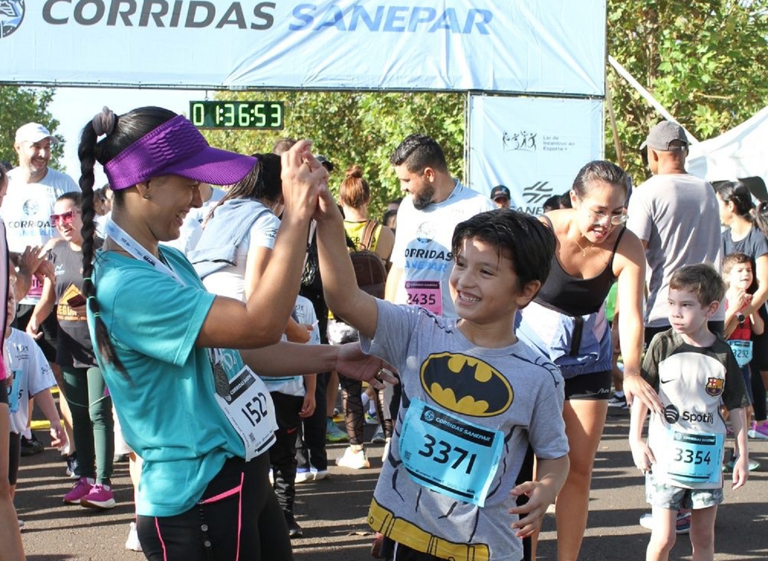 atletas profissionais e amadores participaram de corridas da Sanepar pelo Paraná