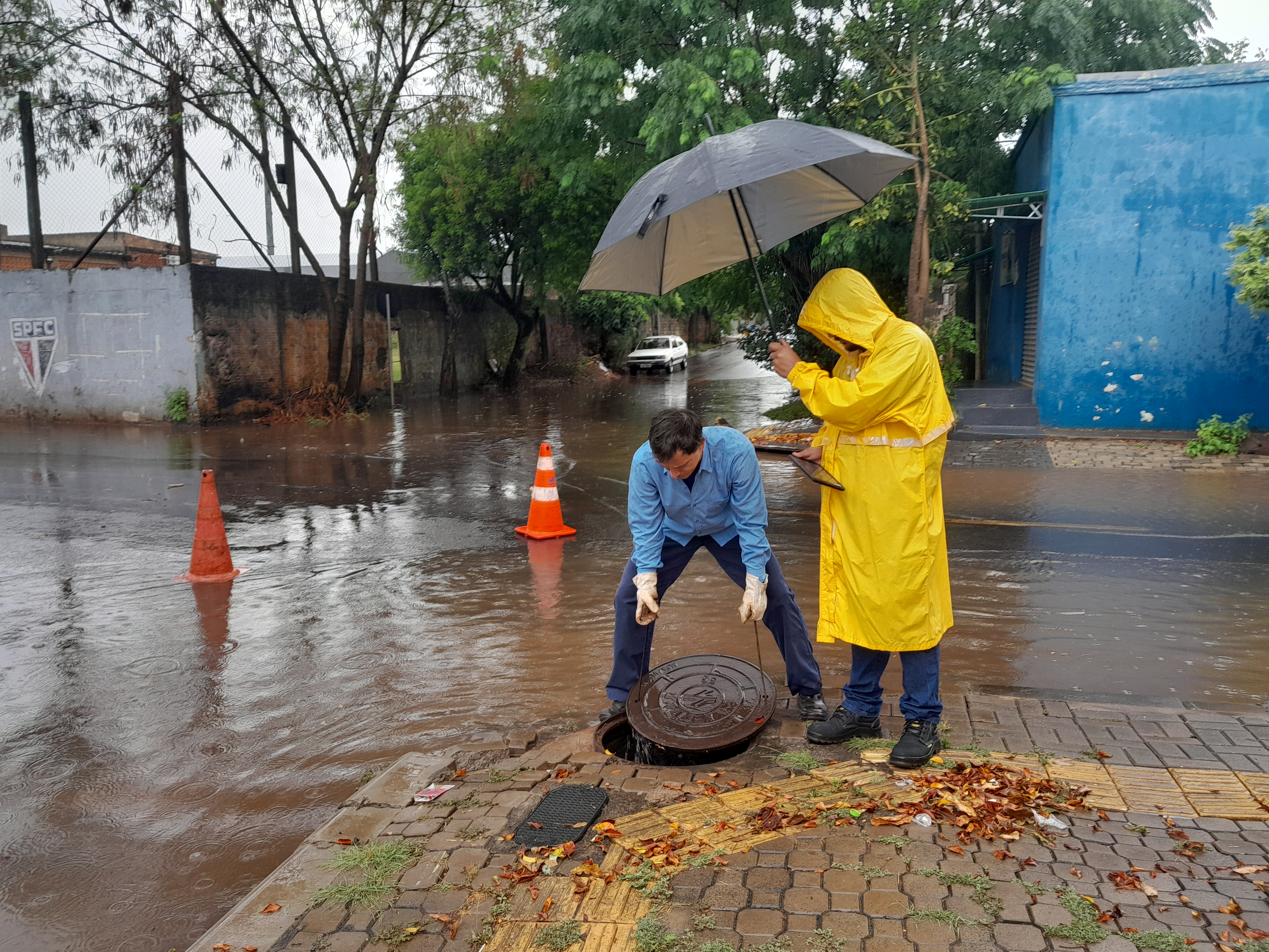 Projeto piloto da Sanepar usa monitoramento inteligente para evitar que o esgoto à superfície