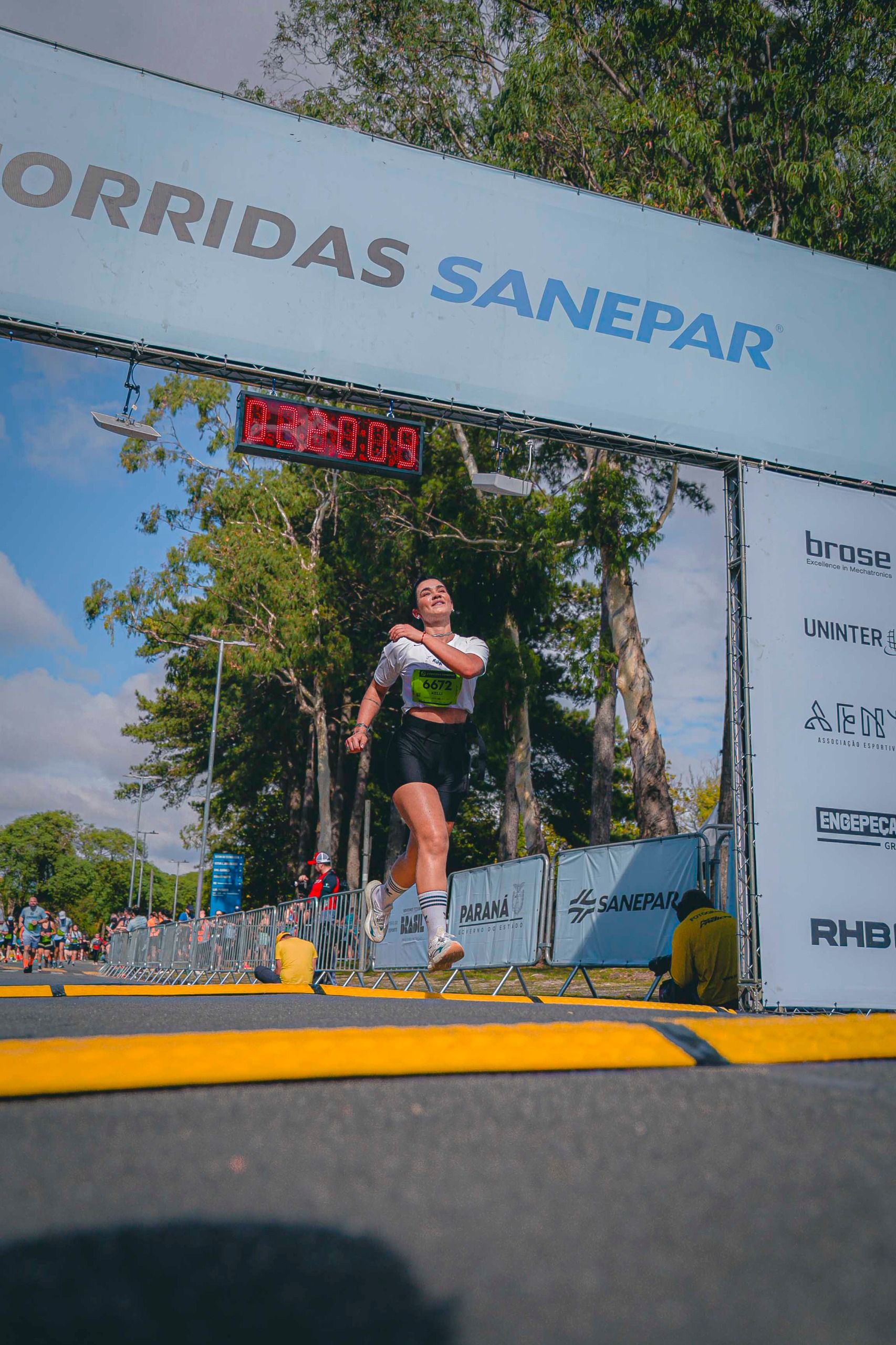 atletas profissionais e amadores participaram de corridas da Sanepar pelo Paraná