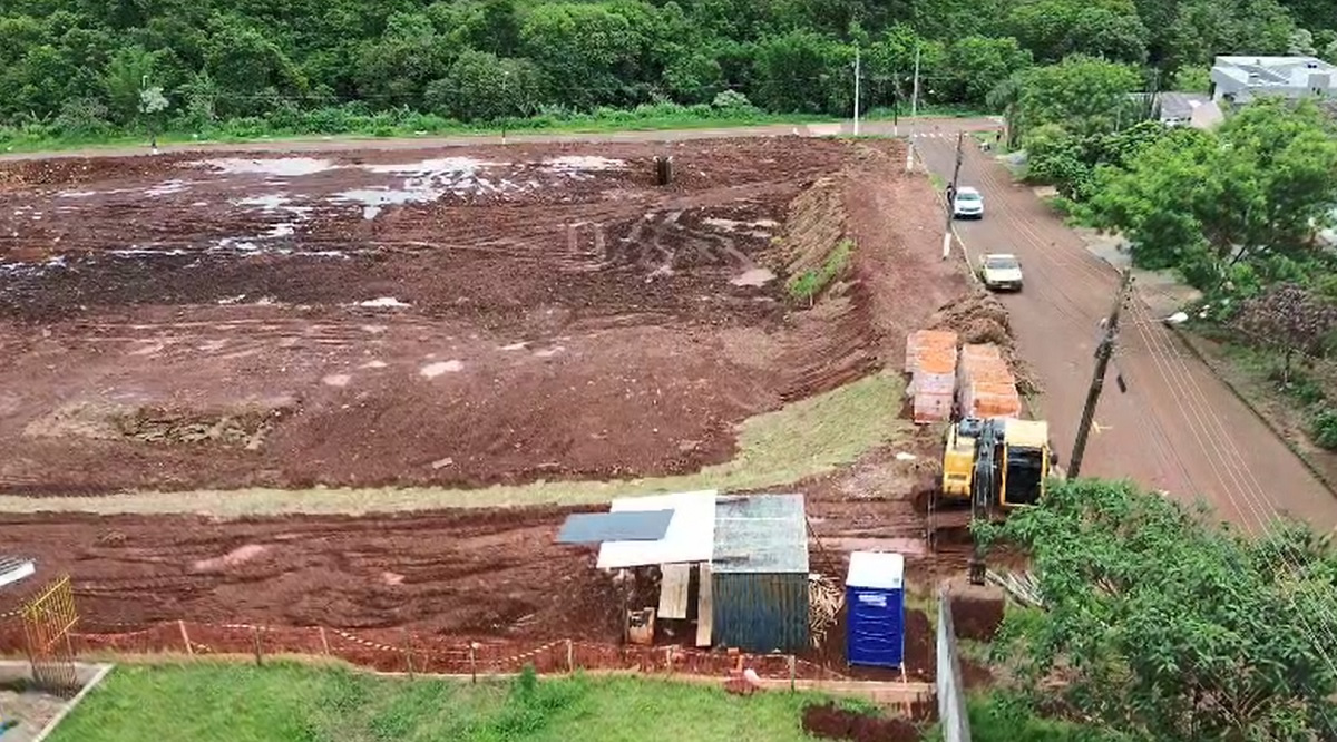 terreno que será reurbanizado com resíduo do lago
