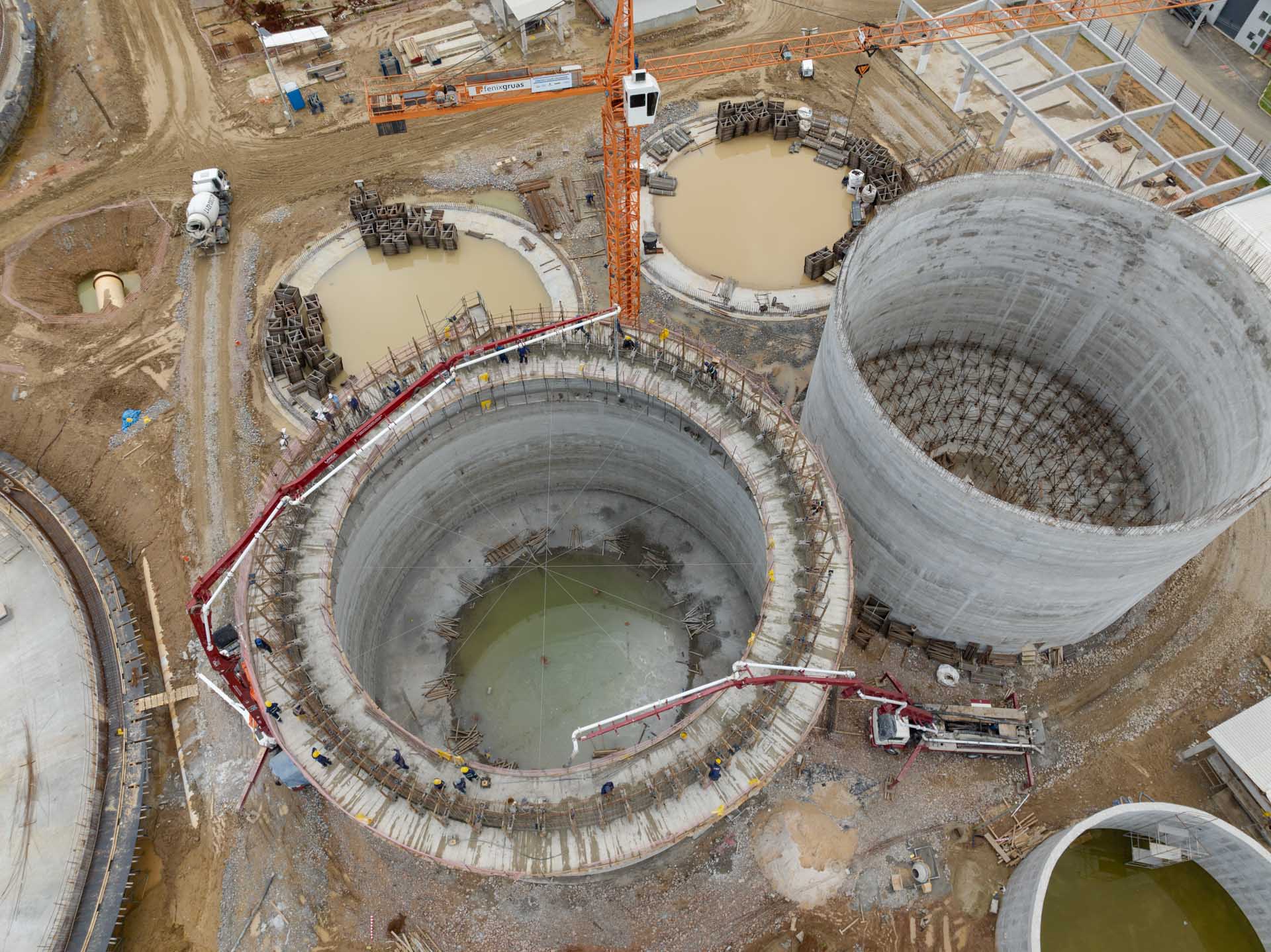 Equipes de trabalho em obras desenvolvidas pela Sanepar