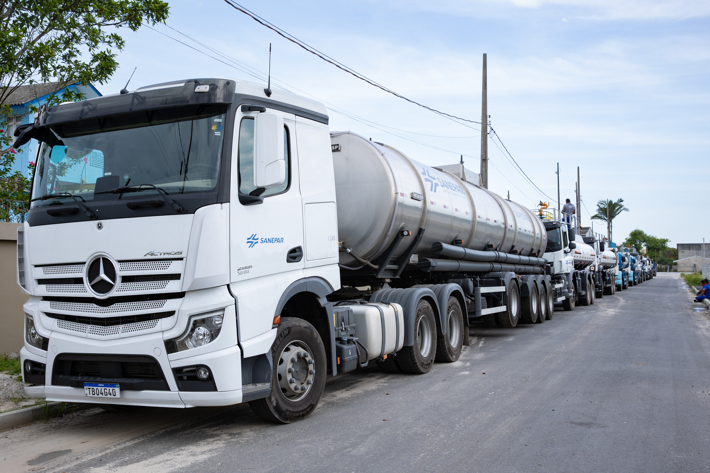 Caminhões-pipa no Litoral