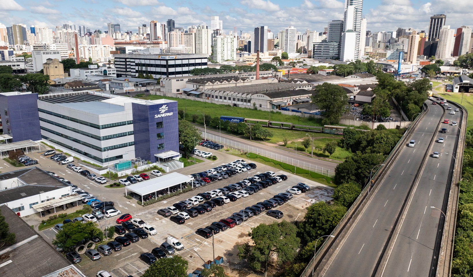 Sede Sanepar na Rua Engenheiros Rebouças