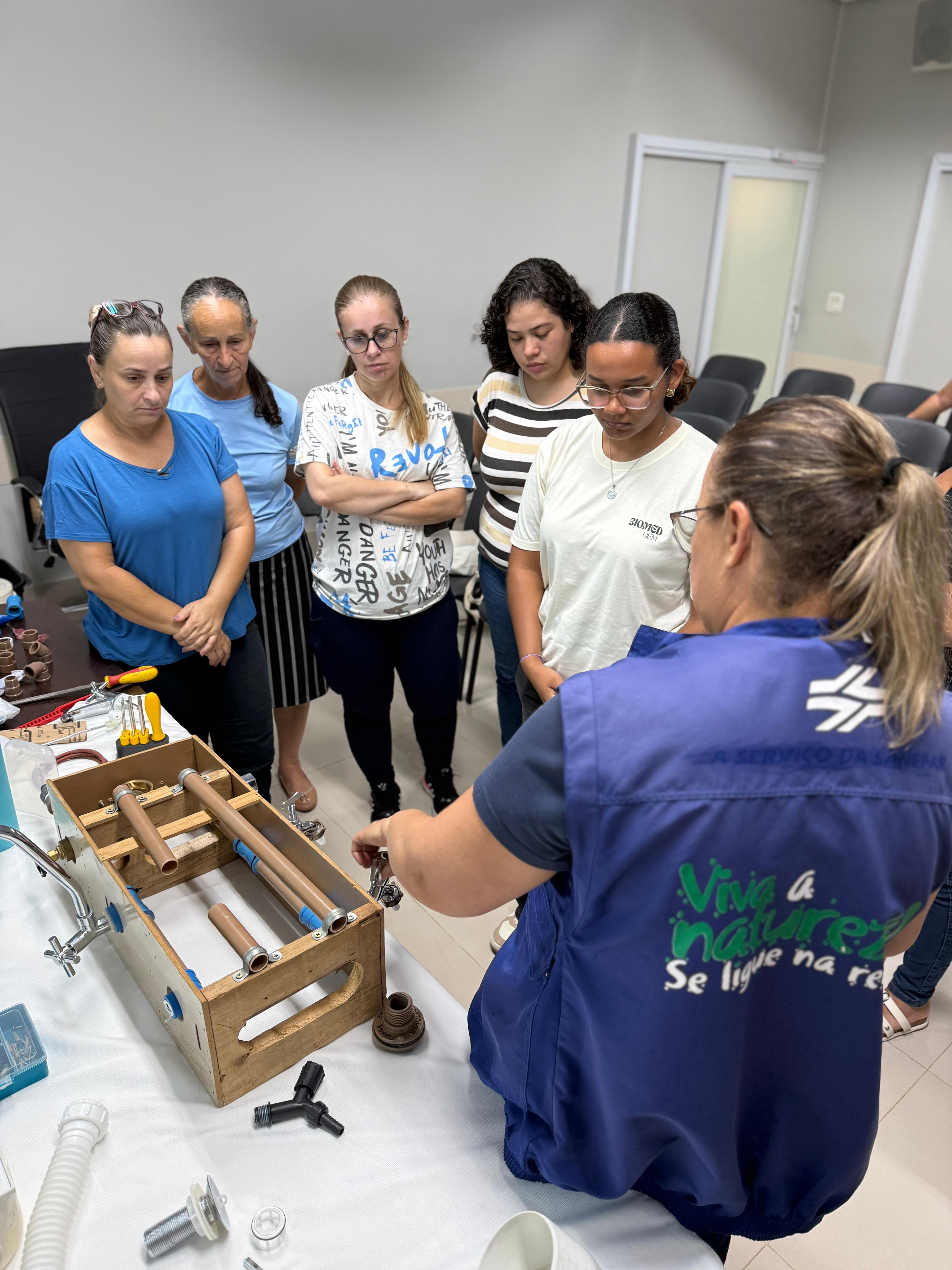 Objetivo da Sanepar é dar autonomia para que mulheres faça pequenos consertos em casa