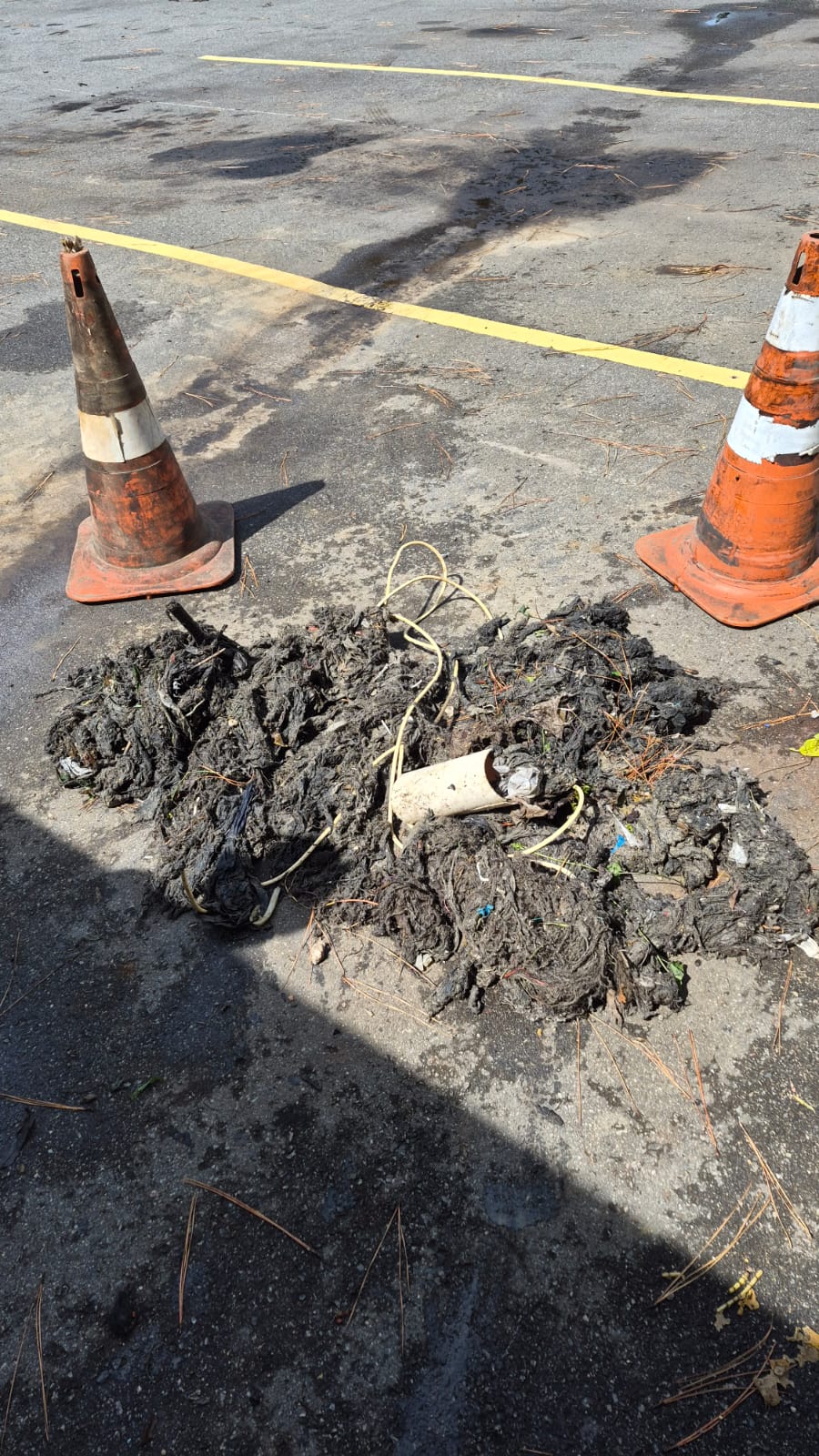 Entulho retirado de caixa desarenadora da Sanepar