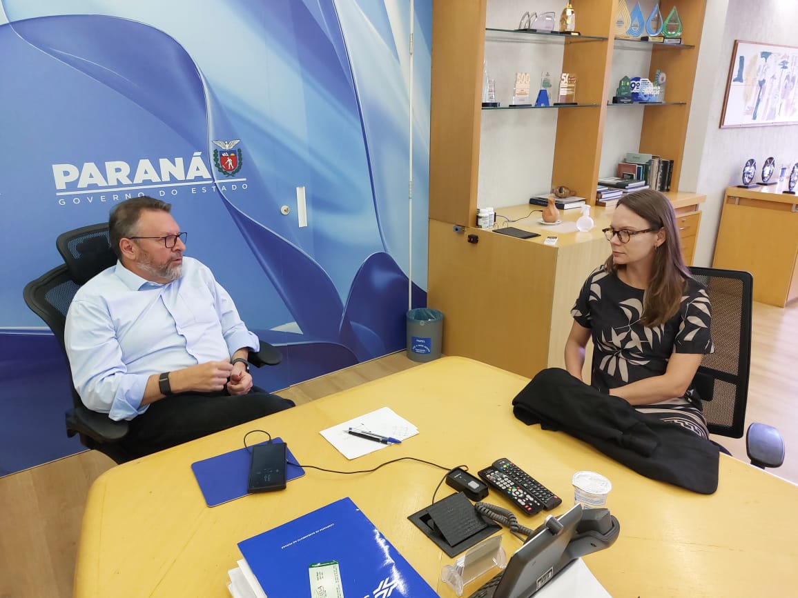 Wilson Bley, diretor-presidente da Sanepar, e Luana Siewert Pretto, presidente do Instituto Trata Brasil