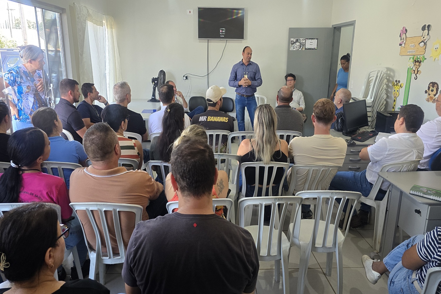 autoridades em reunião 