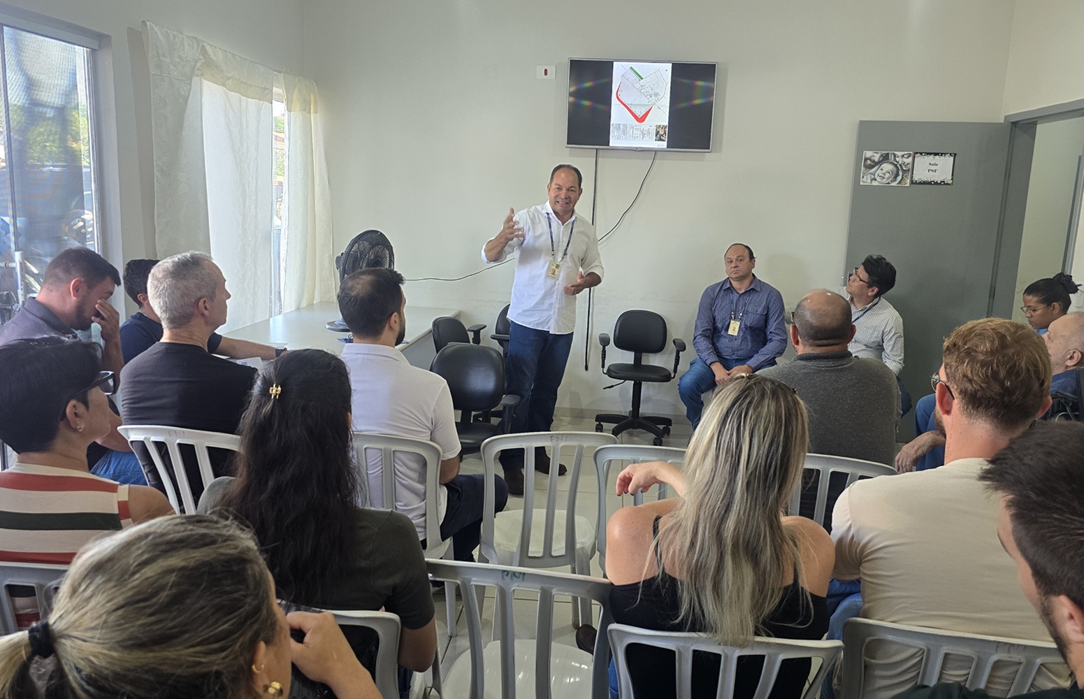 autoridades em reunião 