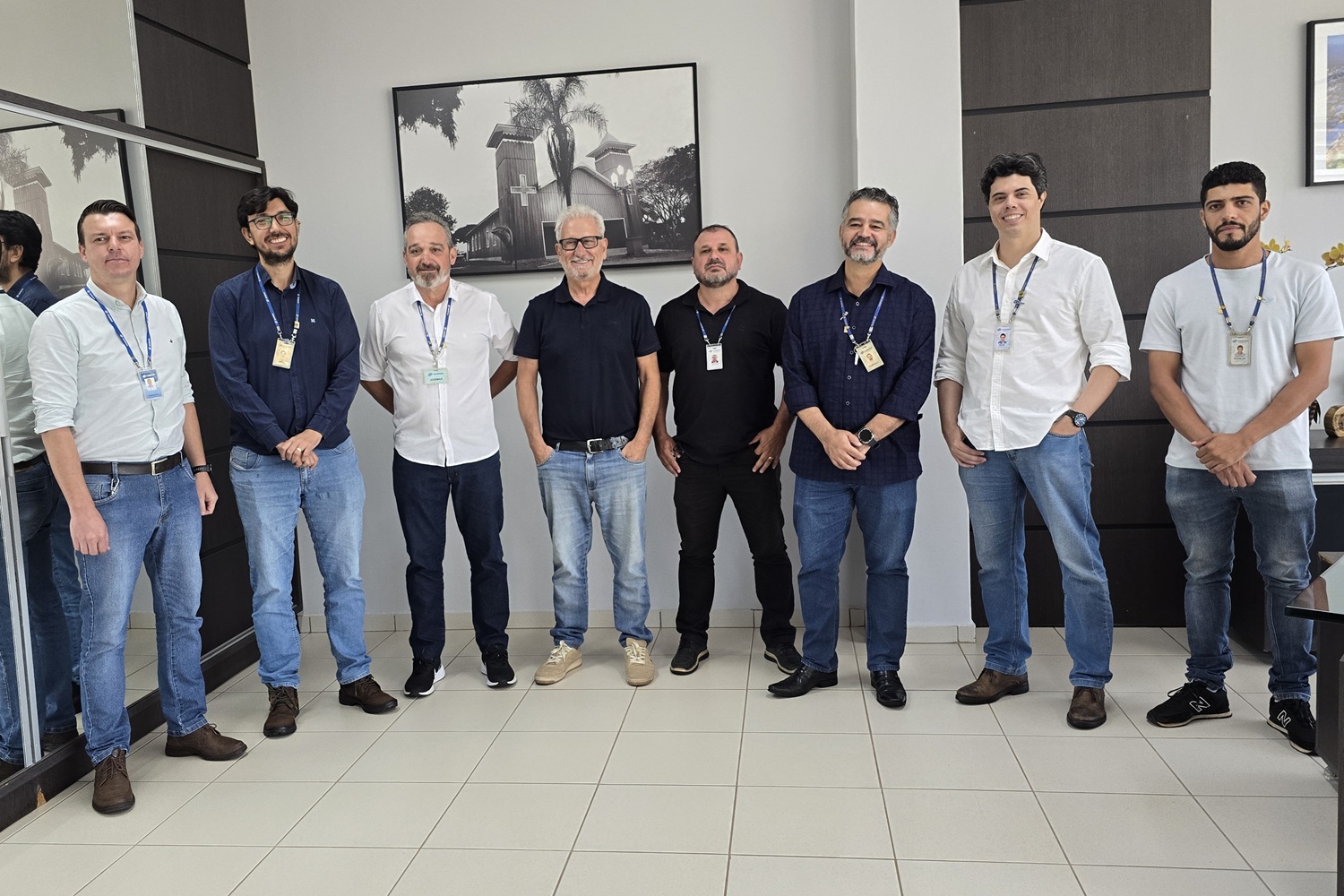 autoridades de Cianorte e gerentes e técnicos da Sanepar no gabinete