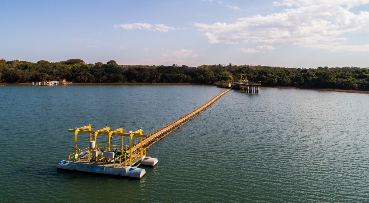 Mostra capatção flutuante no Lago de Itaipu
