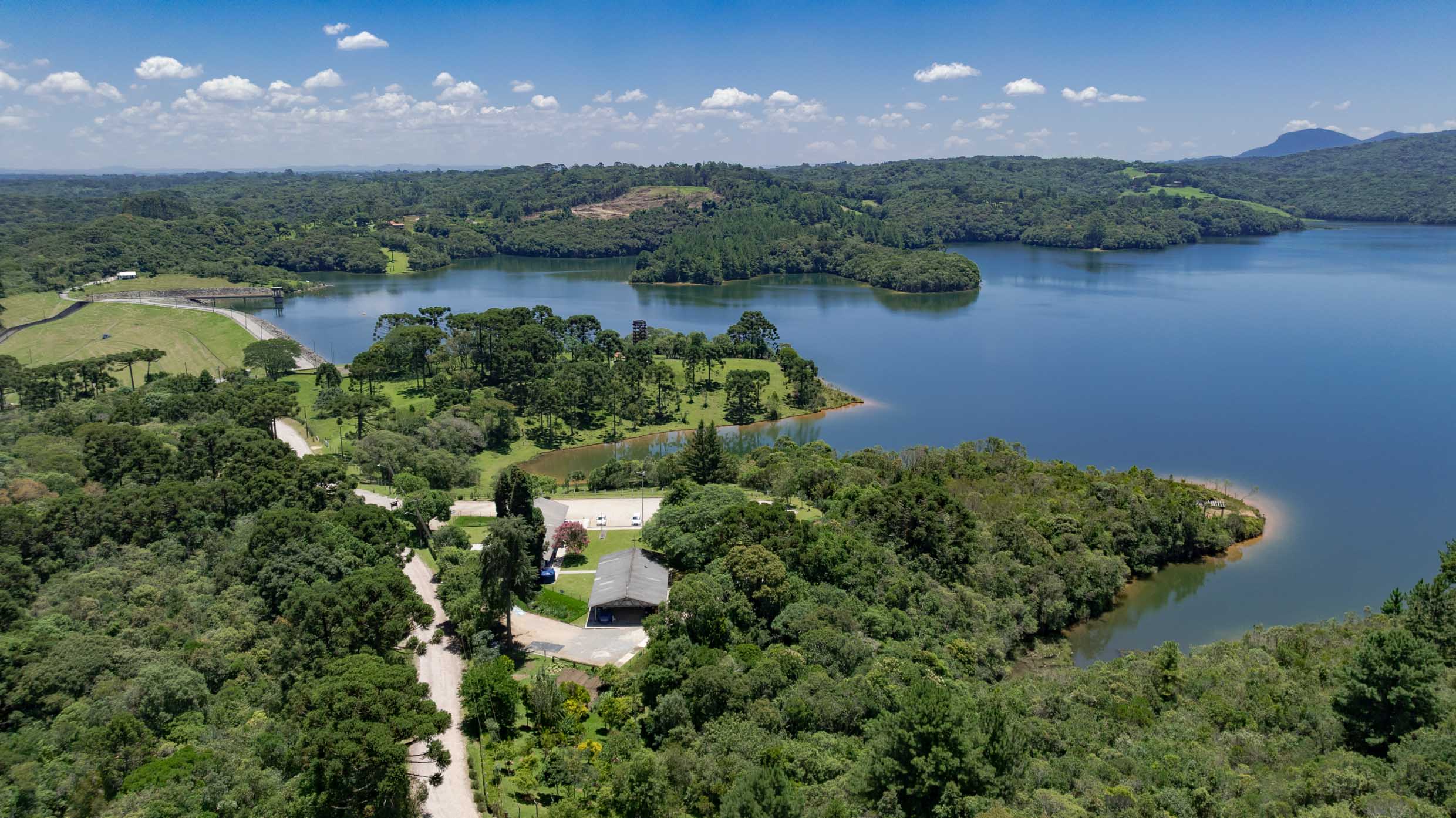 Vista aérea da Represa Piraquara I, onde também está localizado o Centro de Educação Ambiental Mananciais da Serra.