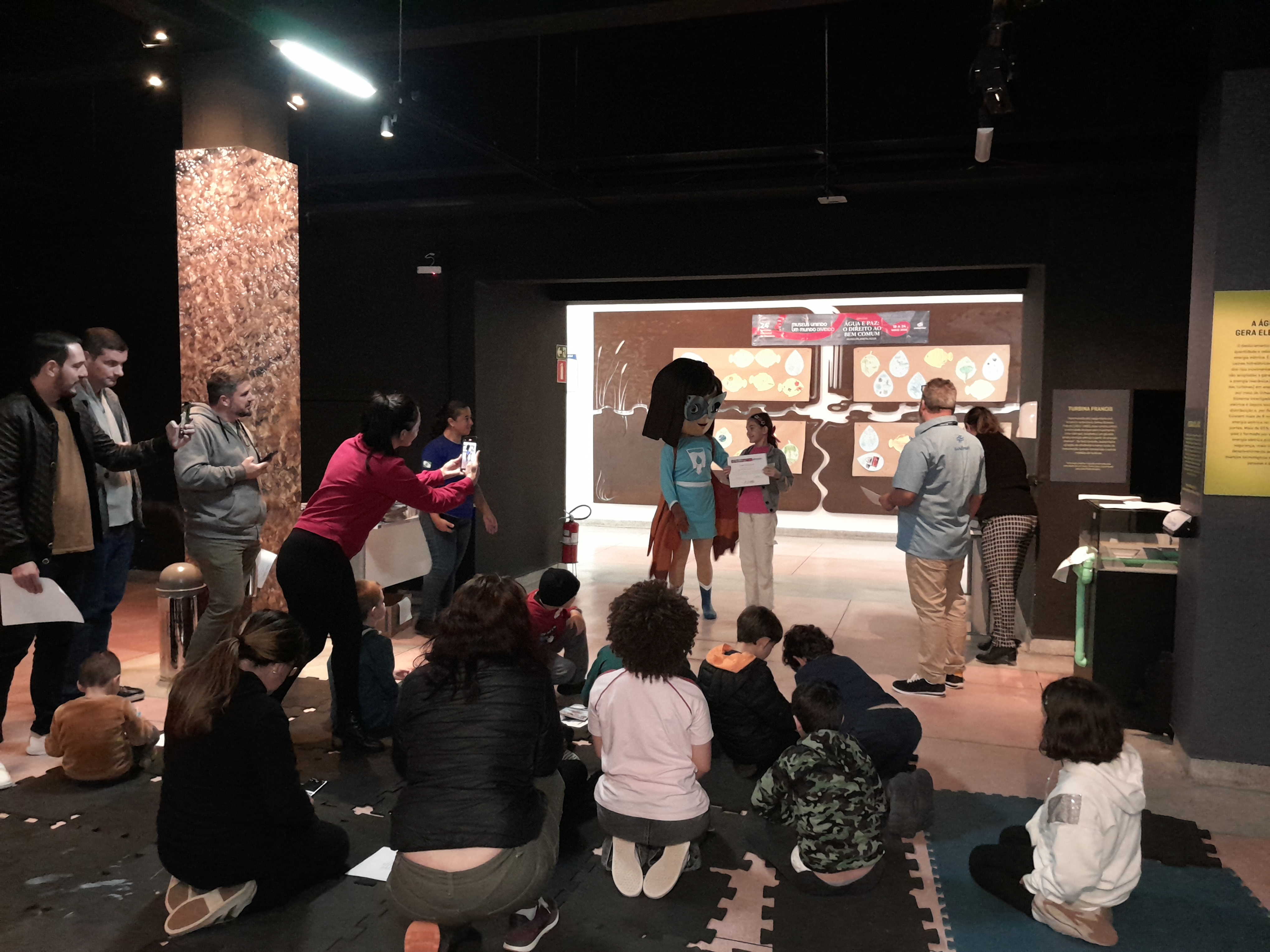 Crianças participam de oficina no Museu do Saneamento da Sanepar