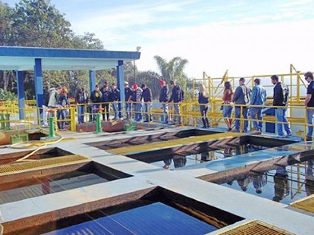 120528_mais_de_400_alunos_ja_visitaram_as_estacoes_de_agua_e_esgoto_em_francisco_beltrao_1_abertura.jpg