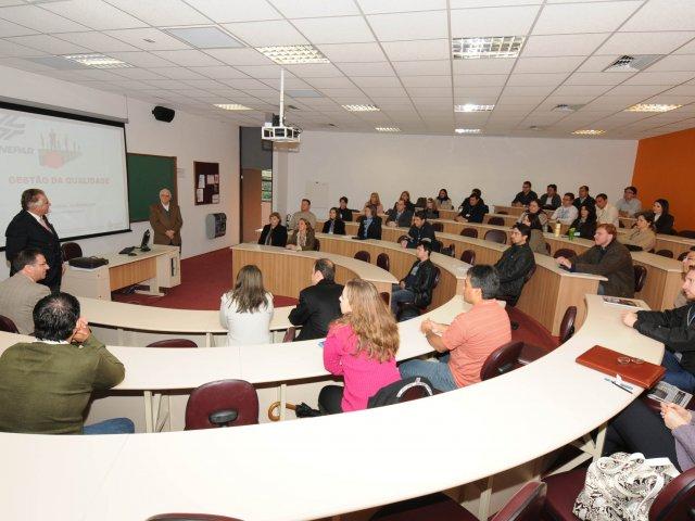 120611_sanepar_capacita_empregados_em_gestao_da_qualidade.jpg