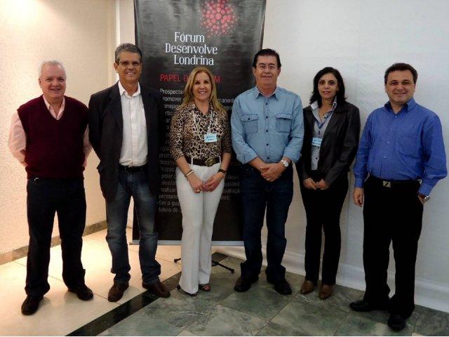 120706_londrina_-_sanepar_demonstra_como_controla_a_qualidade_da_agua_-_luiz_tedeschi_eloize_sudan_mirian_heverson.jpg