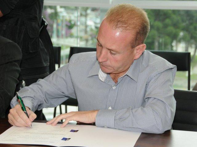 121126_ordem_servico_-_132_mil_pessoas_beneficiadas6.jpg