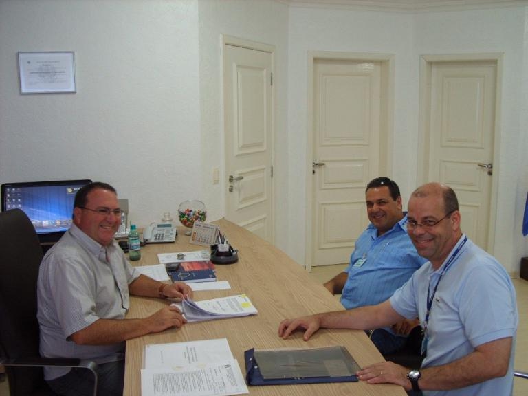121226_quatro_barras_assina_contrato_de_programa_1.jpg