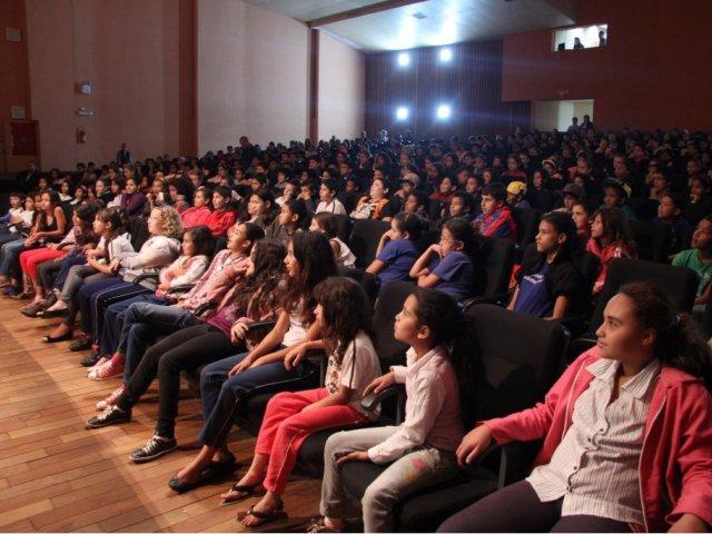 13.10.07_-__apuc_teatro_meu_esgoto_favorito-lotado_8.jpg