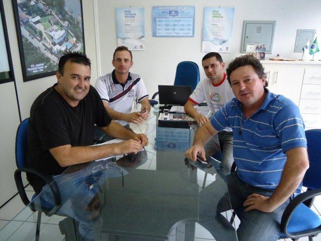 130312_investimento_de_r_11_milhao_vai_beneficiar_450_familias_em_reserva.jpg