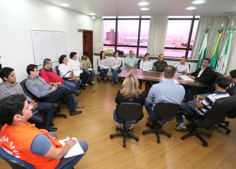 130408_sanepar_integra_equipe_contra_a_dengue_1.jpeg