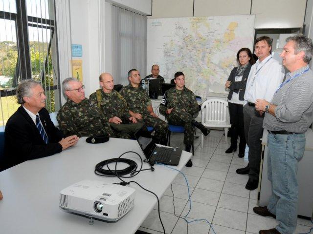 130731_copa_militares_visitam_sanepar1.jpg