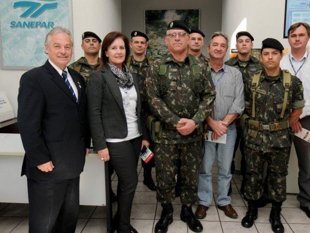 130731_copa_militares_visitam_sanepar2.jpg