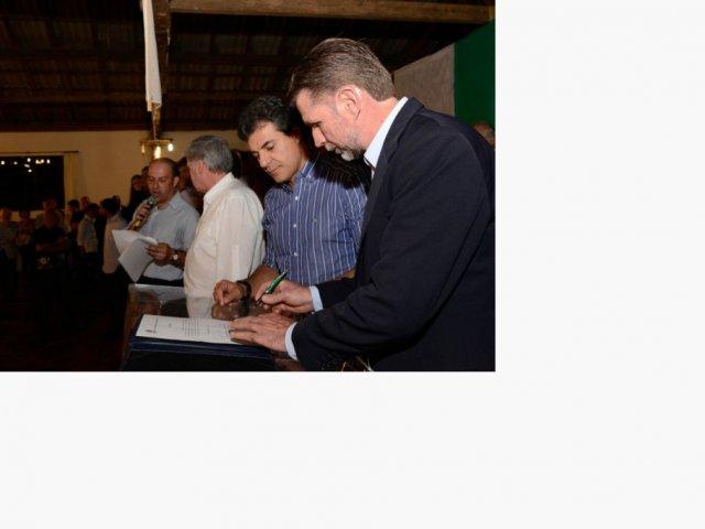 130823_-_uniao_da_vitoria_assina_contrato_programa_-_gov_-_aco4879.jpg