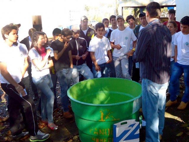 130909_projeto_cidade_limpa_visita_-_caixa-dagua.jpg