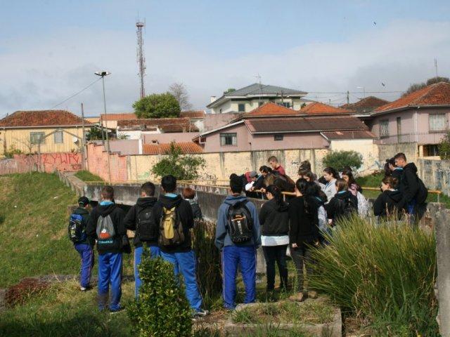 131004_projeto_monitora_qualidade_da_agua_do_arroio_da_madureira_1.jpg