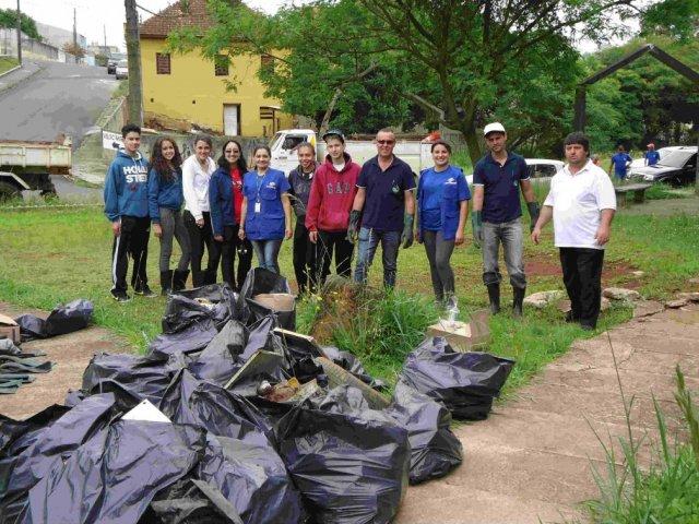 131126_ponta_grossa_-_sustentabilidade_da_escola_ao_rio_-_mutirao_limpeza_arroio_madureira_1_2.jpg