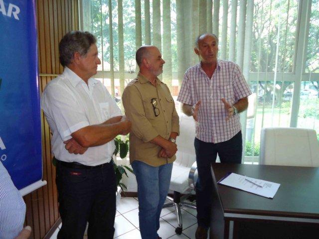131205_assinatura_de_os_em_nova_esperanca_2.jpg