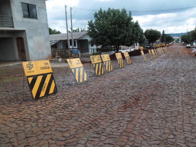140114_oeste_e_sudoeste_-_acrecimo_numero_de_ligacoes_de_esgoto_-_5_obra_esgoto_ampere.jpg