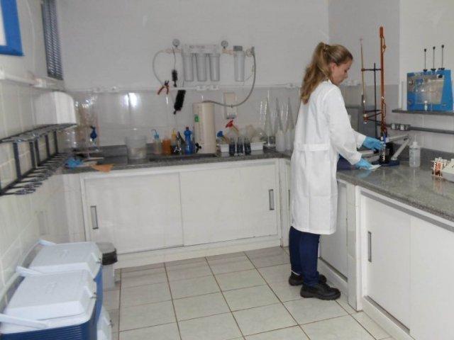 140409_-_laboratorio_da_ete_de_pato_branco.jpg