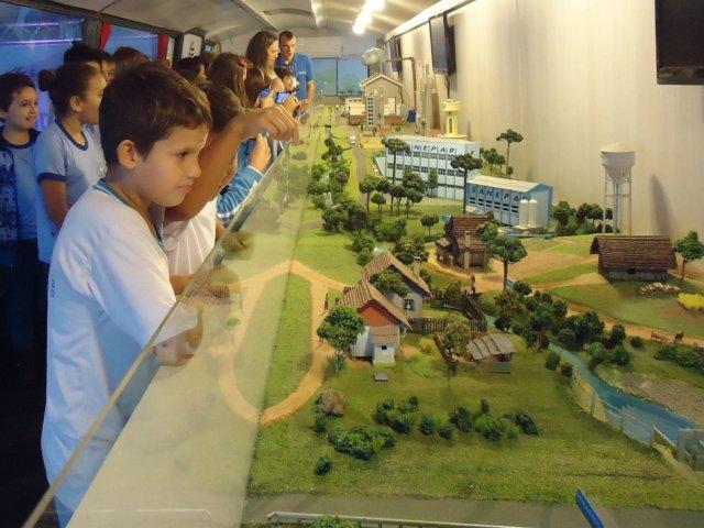15.06.12_foto_1_ecoexpresso_fartal_criancas.jpg