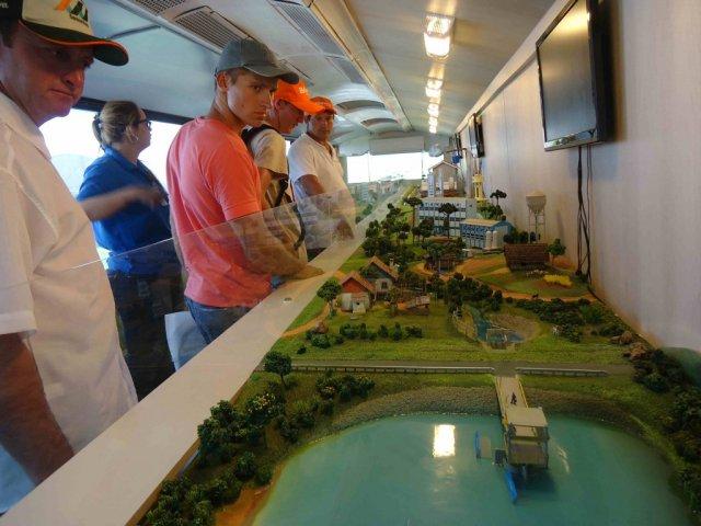150203_-_cascavel_-_show_rural_-_ecoexpresso_sanepar_-_visitantes_6.jpg