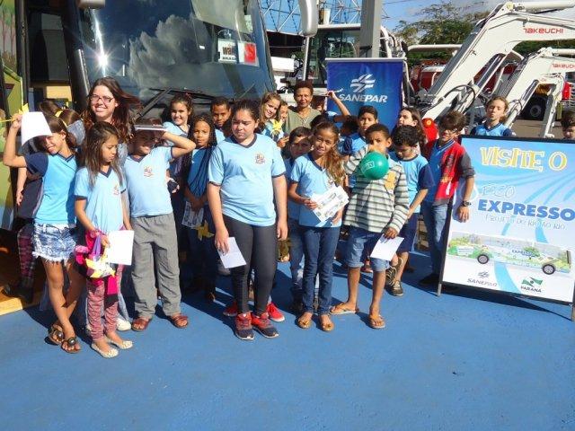 150514_expoinga_-_foto_3_-_alunos_escola_tisuro.jpg