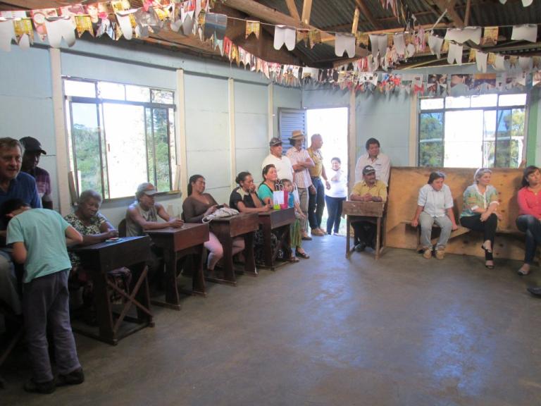150814_-_guarapuava_-_abastecimento_comunidade_quilombola_paiol_de_telha__2.jpg