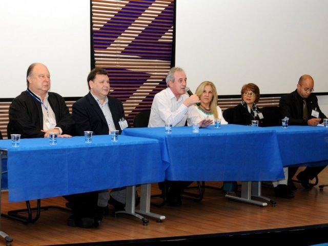 151029_-_camara_tecnica_-_abertura_do_evento_-_ao_centro_o_diretor_de_operacoes_da_sanepar_paulo_dedavid.jpg