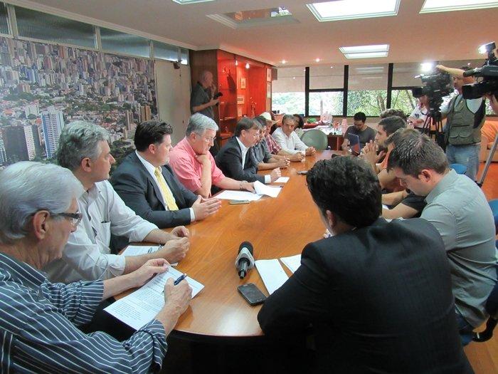 151118_londrina_prefeito_2.jpg