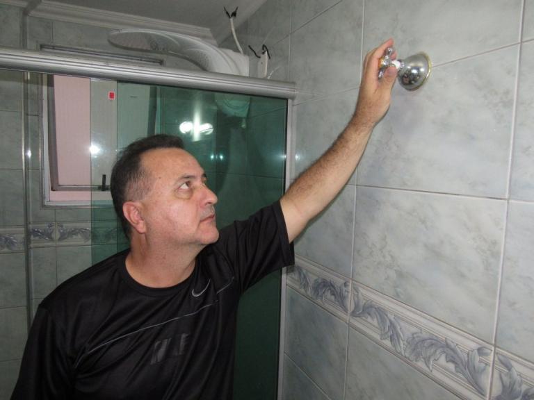 151216_periodo_de_ferias_-_revise_instalacoes_hidraulicas_e_feche_o_registro_-_foto_1.jpg