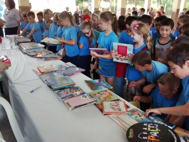160406_-_sao_joao_do_triunfo_-_livro_solidario_-_entrega__3.jpg