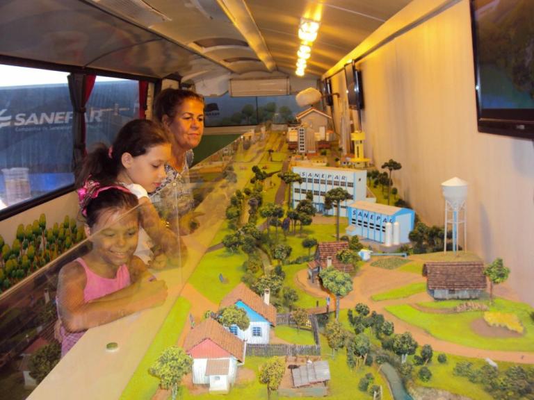 160420_-_umuarama_-_ecoexpresso_na_feira_de_exposicao_1.jpg